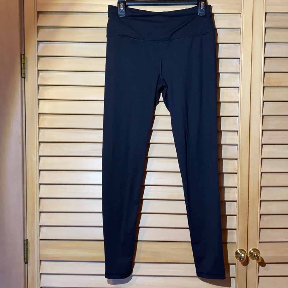 Victoria’s Secret- Knockout tight athletic leggings- Medium